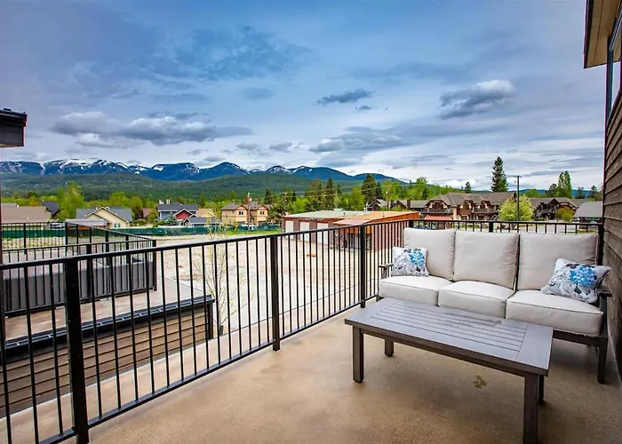 Lux Modern Chalet, Pool & Hot Tub, 10 Mins To The Mountain & Incredible Views