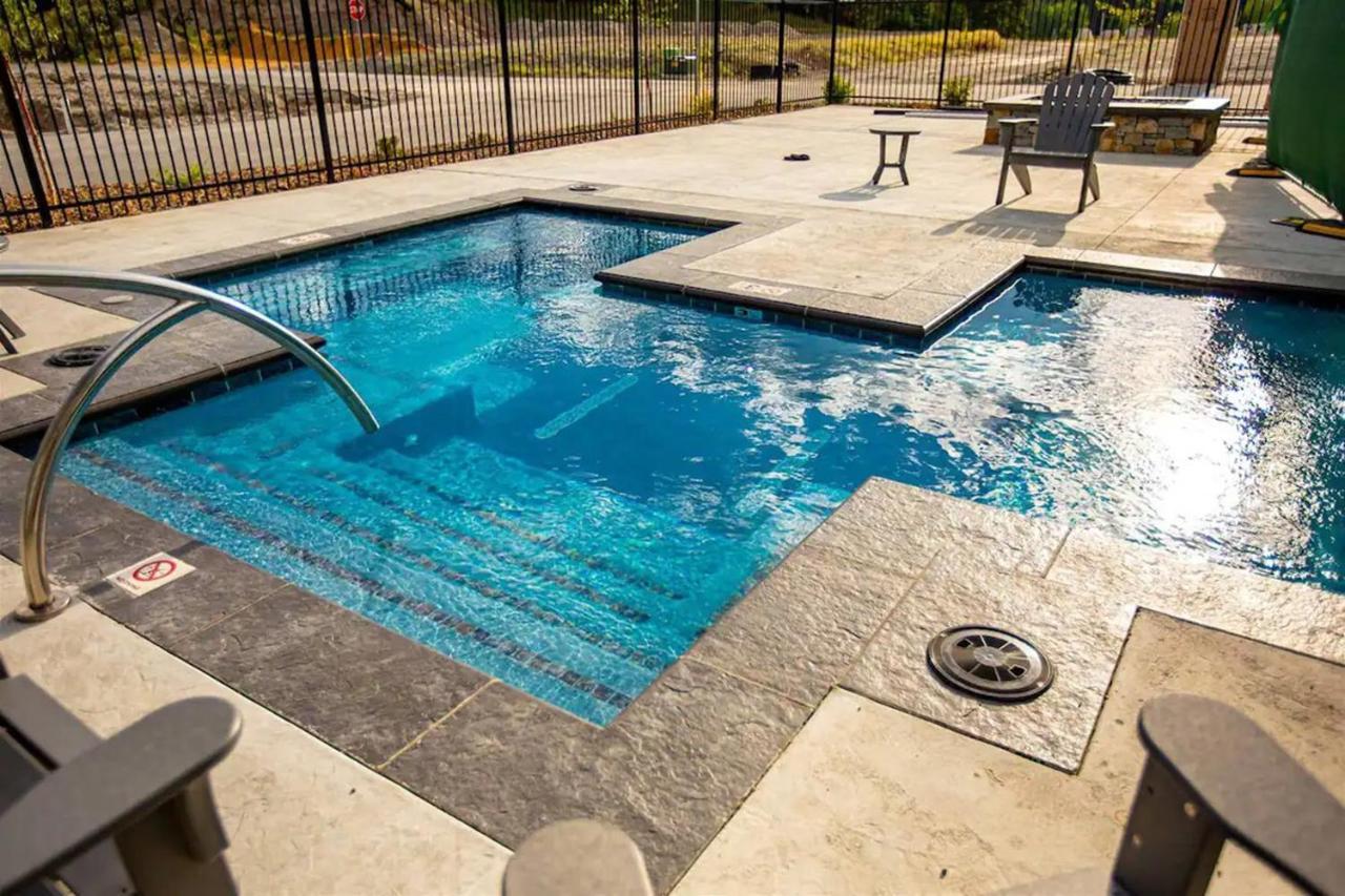 Lux Modern Chalet, Pool & Hot Tub, 10 Mins To The Mountain & Incredible Views