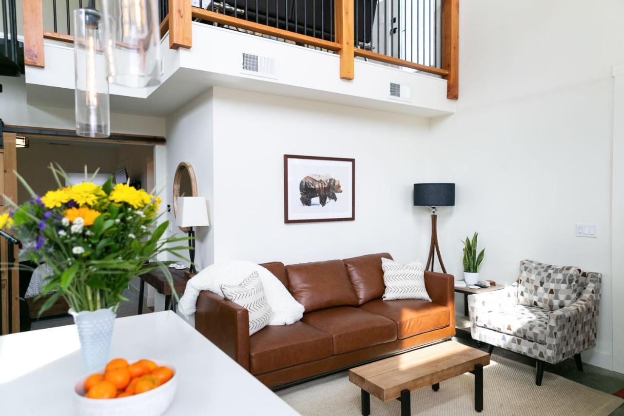 Lux Modern Chalet, Pool & Hot Tub, 10 Mins To The Mountain & Incredible Views * Whitefish