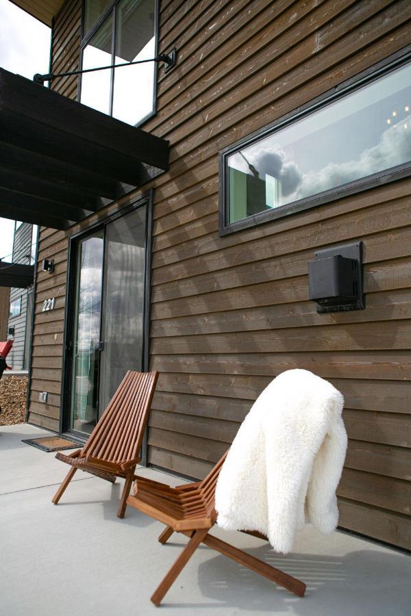 Lux Modern Chalet, Pool & Hot Tub, 10 Mins To The Mountain & Incredible Views * Whitefish