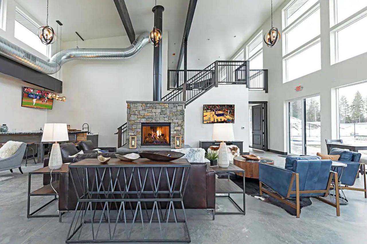 Lux Modern Chalet, Pool & Hot Tub, 10 Mins To The Mountain & Incredible Views