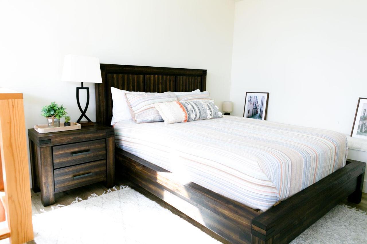 Lux Modern Chalet, Pool & Hot Tub, 10 Mins To The Mountain & Incredible Views Chalet *
