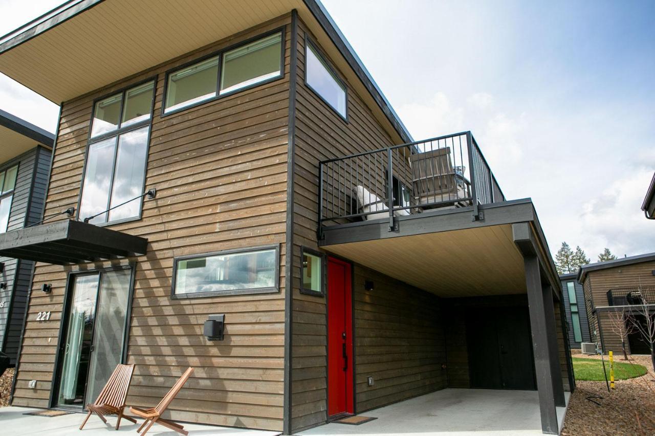Chalet Lux Modern Chalet, Pool & Hot Tub, 10 Mins To The Mountain & Incredible Views *