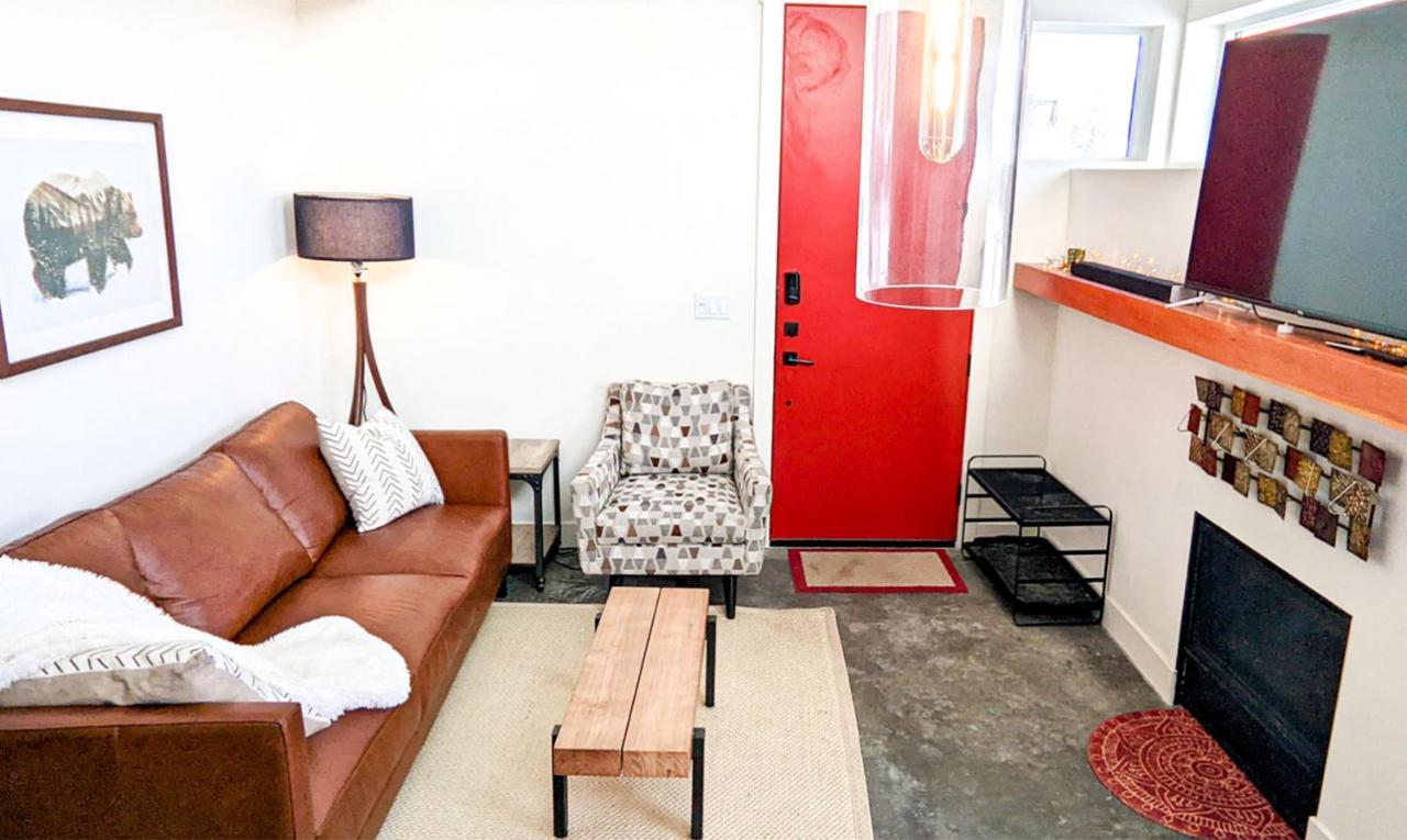 Lux Modern Chalet, Pool & Hot Tub, 10 Mins To The Mountain & Incredible Views Chalet *